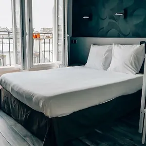Luxia Parigi